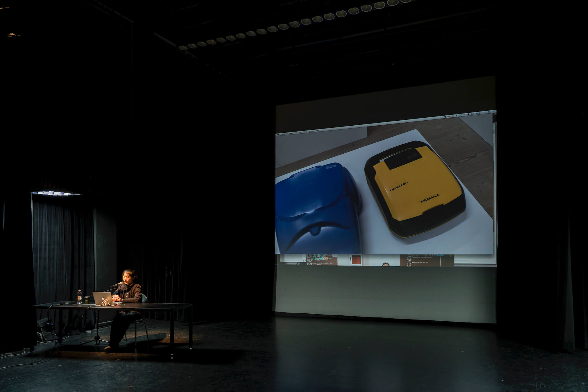 Performance view, Geumhyung Jeong, Video Tour, 2018, Photo by Hong cheolki